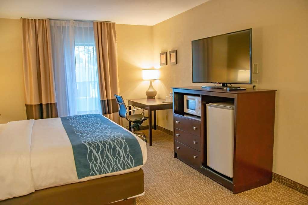 Comfort Inn Huntington Near University Room photo