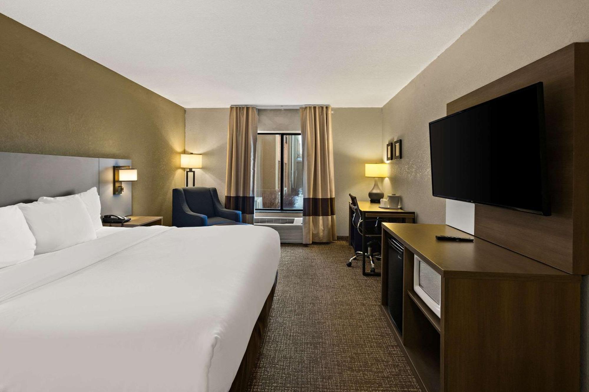 Comfort Inn Huntington Near University Exterior photo