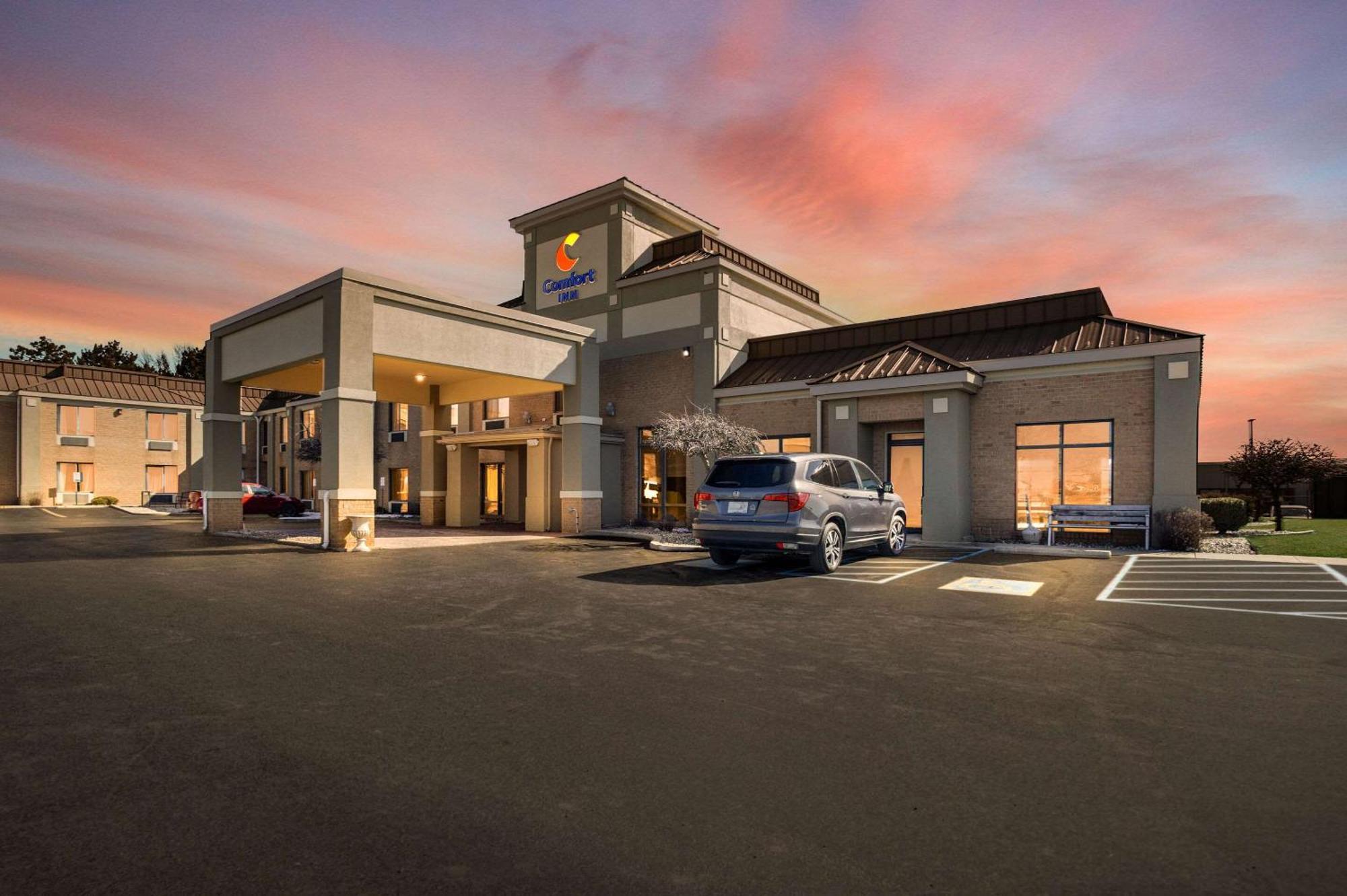 Comfort Inn Huntington Near University Exterior photo