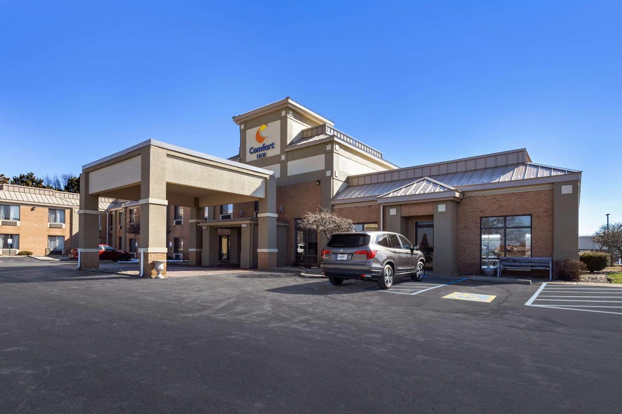 Comfort Inn Huntington Near University Exterior photo