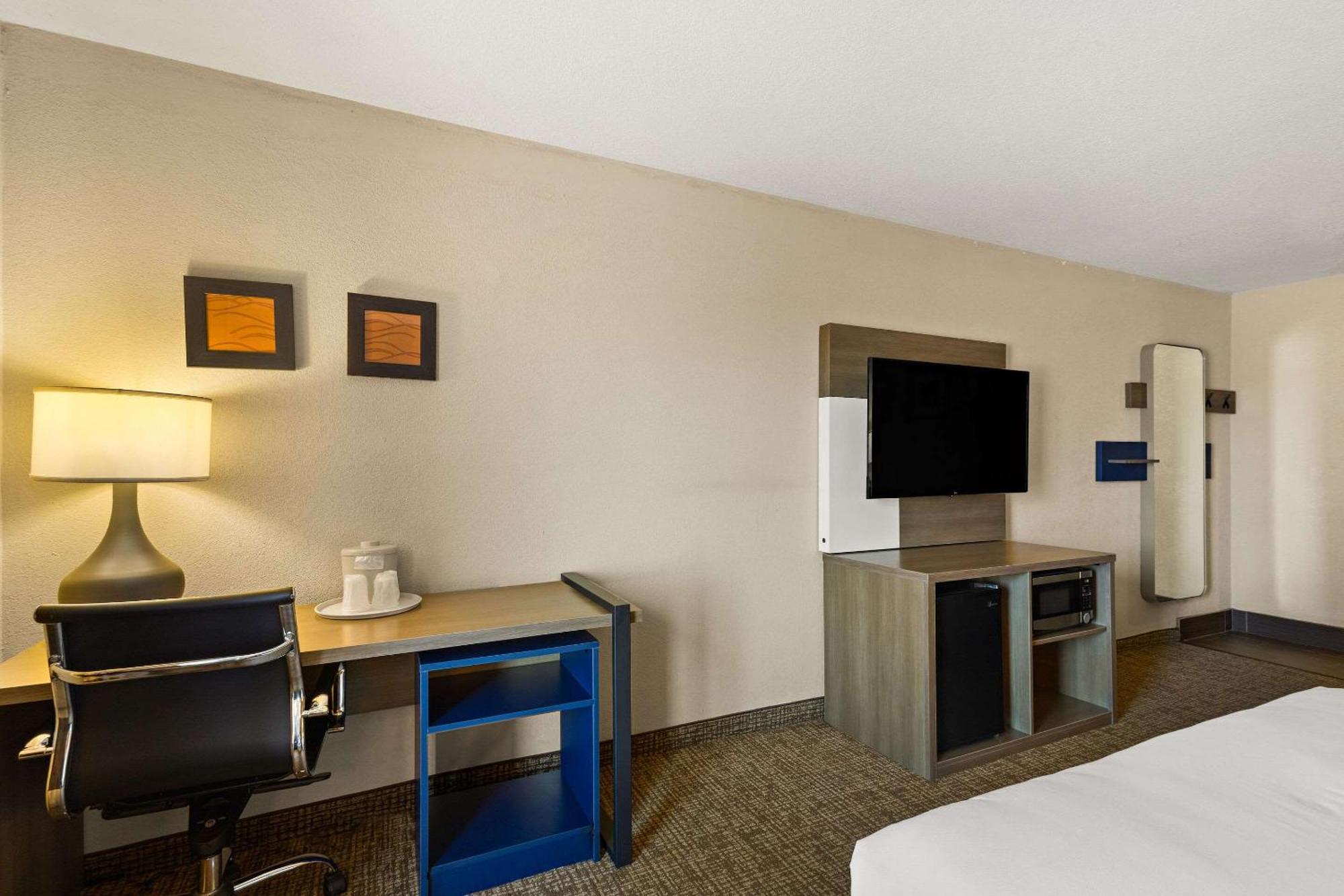 Comfort Inn Huntington Near University Exterior photo