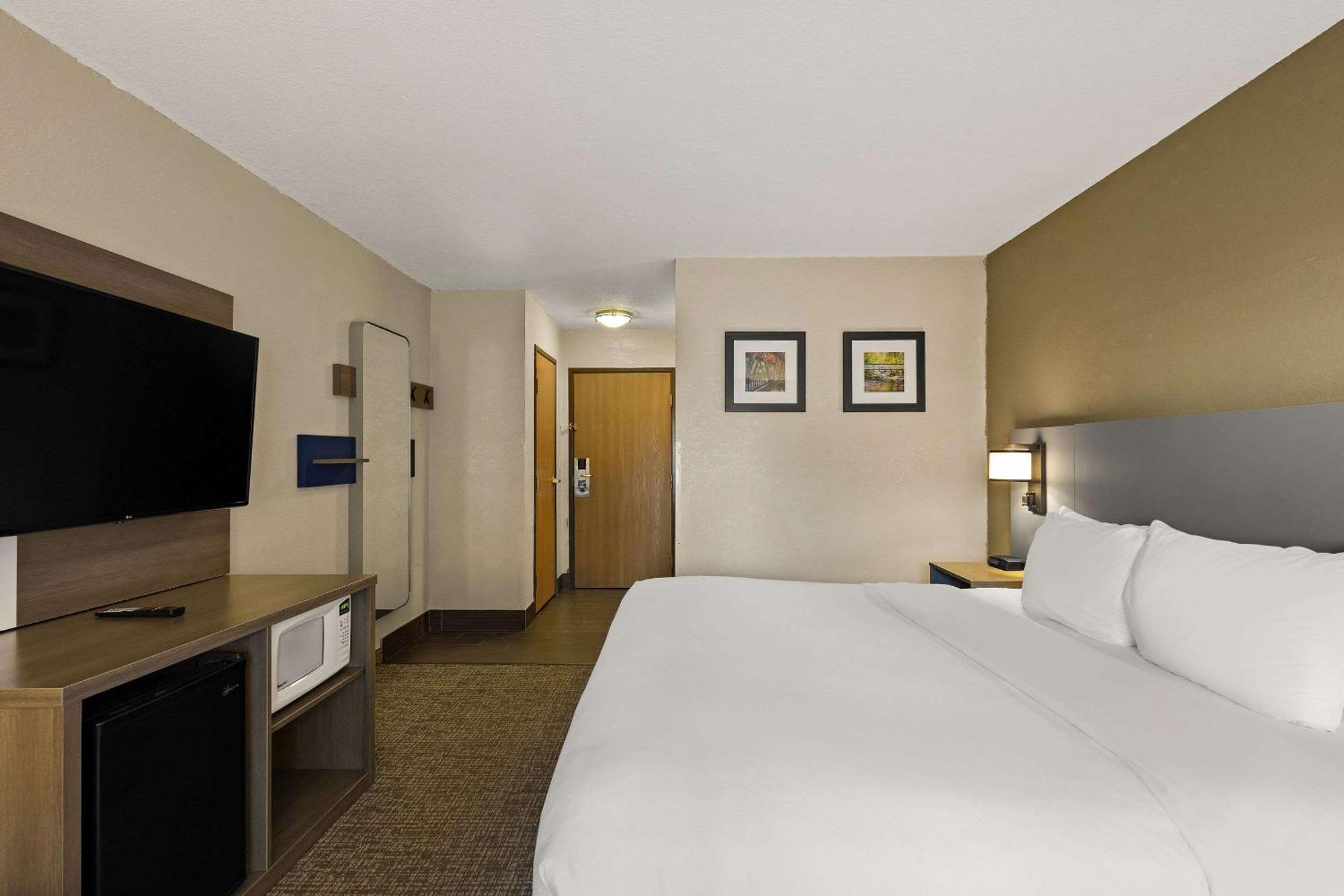 Comfort Inn Huntington Near University Exterior photo